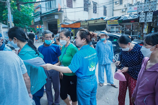 Cô bác háo hức tham gia chương trình thiện nguyện