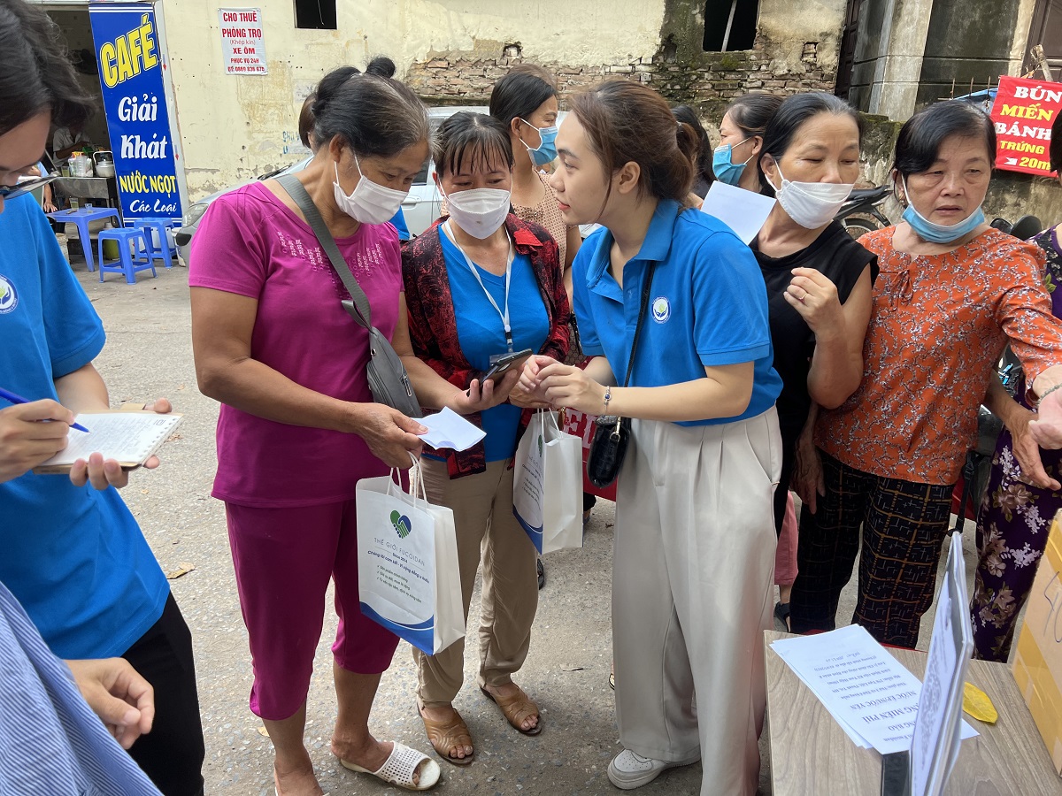 Nhãn hàng Kibou Fucoidan phối hợp thực hiện chương trình “Quỹ Hạc Giấy - Lan tỏa hy vọng” tháng 6 Tình nguyện viên Quỹ Hạc Giấy tích cực hỗ trợ cô bác