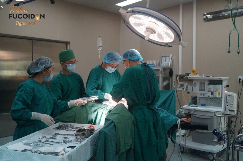 Những thông tin cần biết về ung thư đại tràng giai đoạn cuối Phẫu thuật cắt bỏ khối u di căn