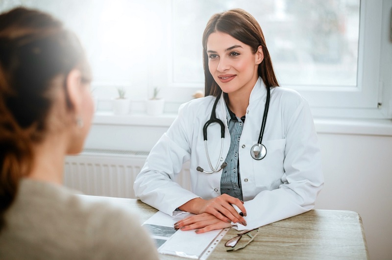 Chuyên gia giải đáp: Có nên chữa ung thư dạ dày bằng thuốc Đông y? Tuân thủ chỉ định điều trị của bác sĩ