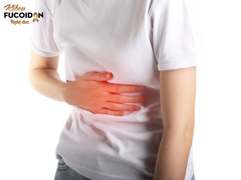Đau tức vùng thượng vị liên tục có thể là dấu hiệu ung thư bờ cong nhỏ dạ dày 