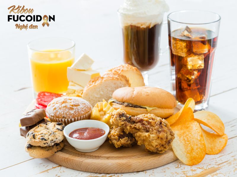 Nên kiêng thực phẩm nhiều dầu mỡ, đường