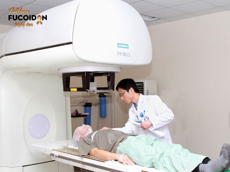 Xạ trị, đôi khi kết hợp với phẫu thuật hoặc được thực hiện độc lập điều trị k vú giai đoạn cuối Xạ trị, đôi khi kết hợp với phẫu thuật hoặc được thực hiện độc lập điều trị k vú giai đoạn cuối