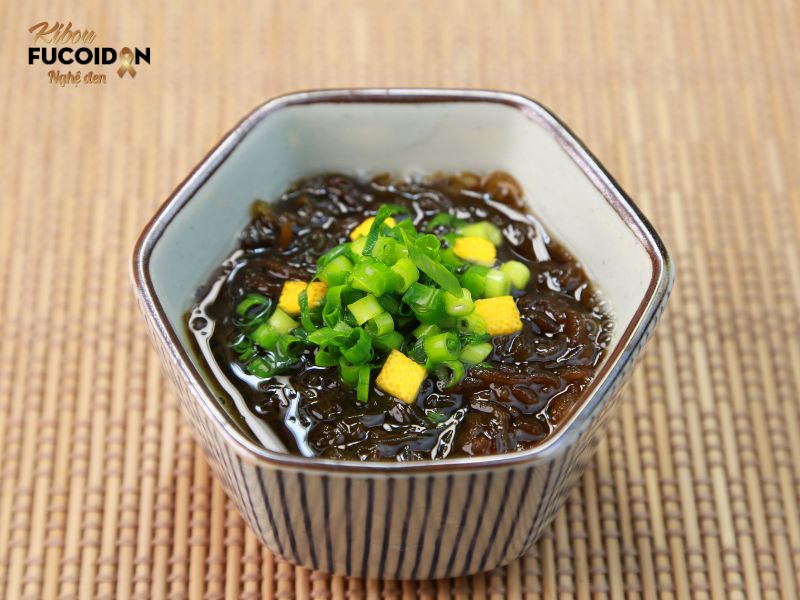 Fucoidan là một hợp chất tự nhiên có trong các loại tảo nâu. Fucoidan là một hợp chất tự nhiên có trong các loại tảo nâu.