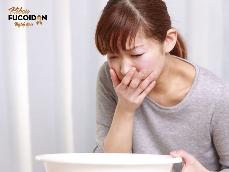 5 điều quan trọng về xạ trị ung thư phổi, bạn cần nhớ! Nôn và buồn nôn là tác dụng phụ thường gặp khi xạ trị bệnh ung thư phổi