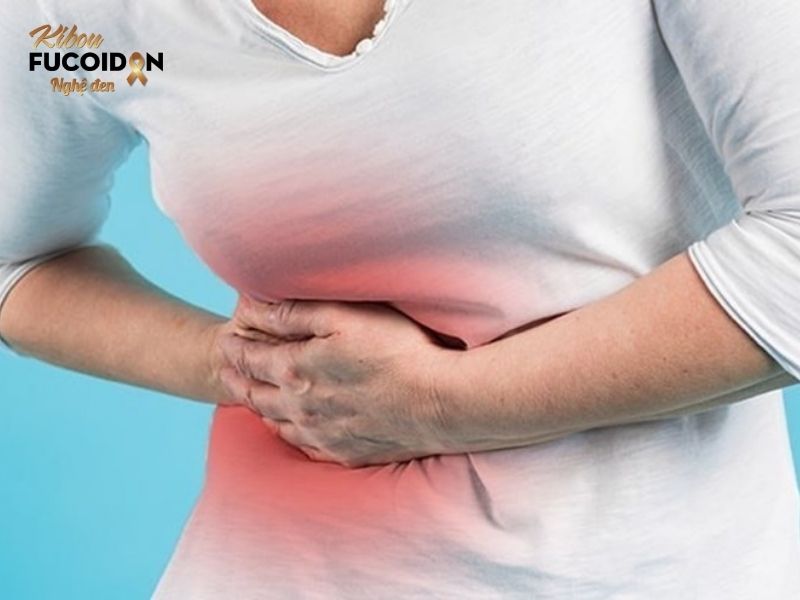 Ung thư phổi di căn gan: Dấu hiệu, tiên lượng và cách điều trị Đau vùng hạ sườn phải là dấu hiệu điển hình của ung thư phổi di căn gan