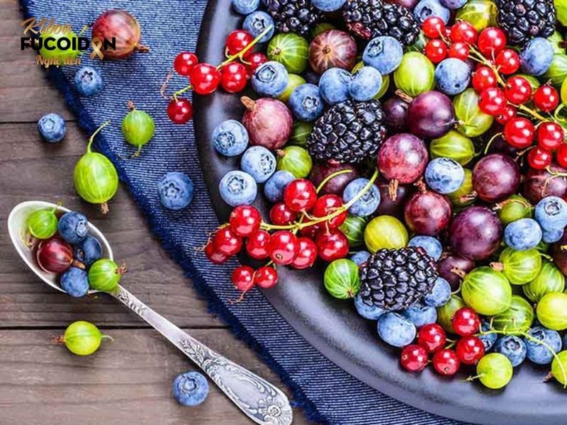 Người bệnh ung thư vú nên thường xuyên ăn các loại quả mọng như việt quất, mâm xôi,...