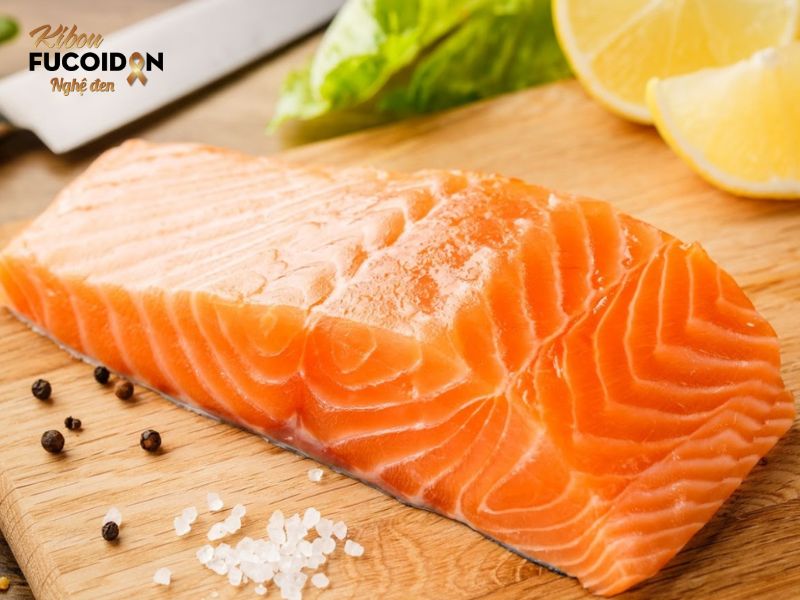 Bệnh nhân ung thư phổi nên ăn cá hồi