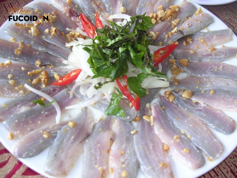 Bệnh ung thư phổi kiêng ăn những gì? - Thức ăn sống, tái. 