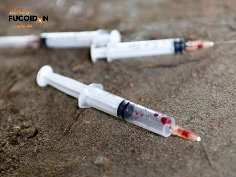 Nguyên nhân gây ung thư - Giật mình vì 80% người Việt đang mắc phải Dùng chung kim tiêm có nguy cơ dẫn đến HIV, cũng như viêm gan B và viêm gan C – các tác nhân trực tiếp gây ung thư gan.