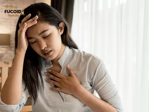 Khối u tuyến giáp giao đoạn 3 đã phát triển lớn, chèn ép vào thực quản. Khiến bệnh nhân khó nuốt,