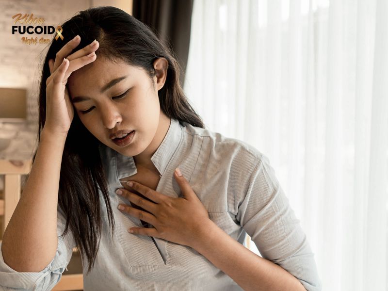 Khối u tuyến giáp giao đoạn 3 đã phát triển lớn, chèn ép vào thực quản. Khiến bệnh nhân khó nuốt, Khối u tuyến giáp giao đoạn 3 đã phát triển lớn, chèn ép vào thực quản. Khiến bệnh nhân khó nuốt,