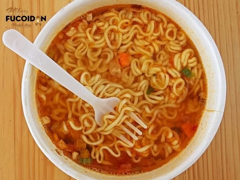 Chuyên gia giải đáp: Ăn nhiều mì tôm có bị ung thư không? Mì tôm là loại thực phẩm được chế biến và đóng gói theo khẩu phần ăn