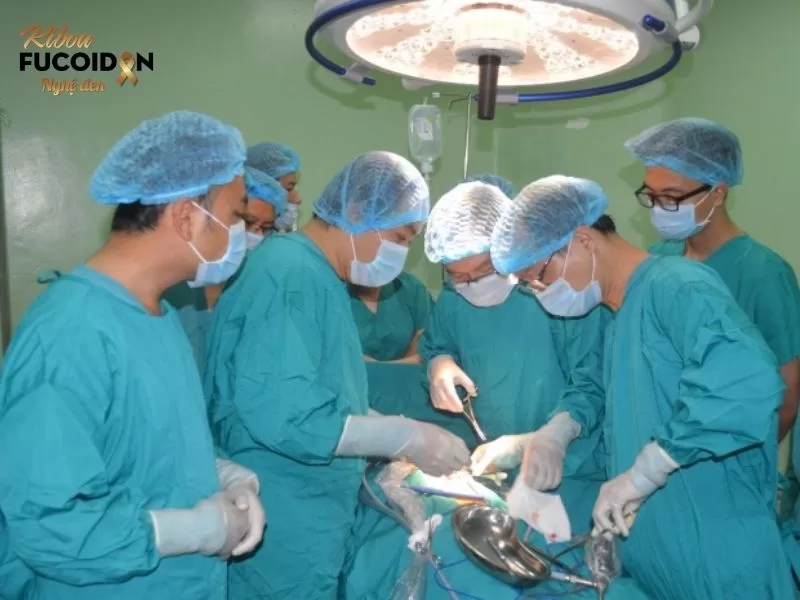 6+ điều quan trọng cần biết về Ung thư tuyến giáp di căn hạch Phẫu thuật là phương pháp thường được chỉ định cho những bệnh nhân k tuyến giáp di căn hạch cổ có số lượng hạch cổ không quá nhiều