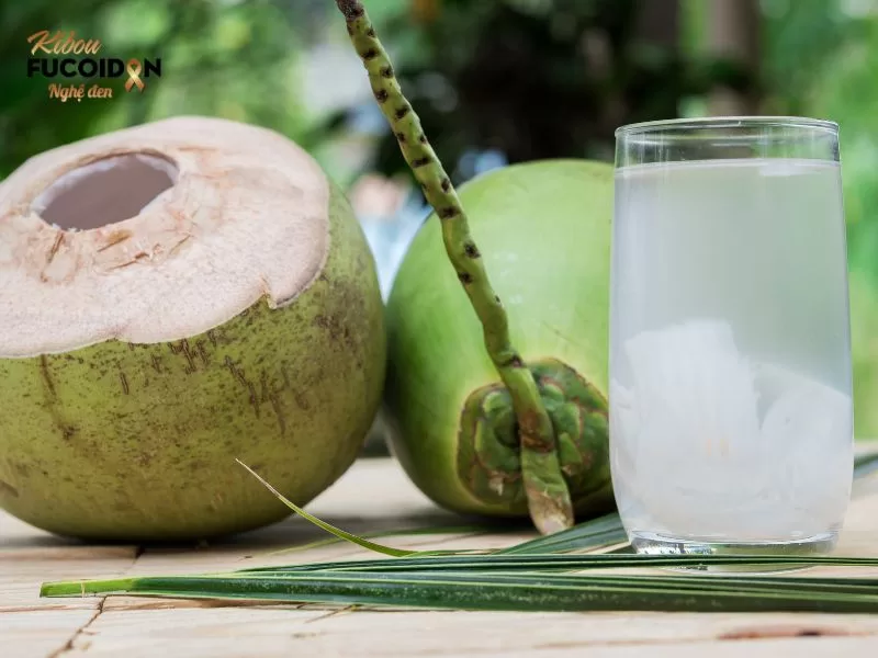 Nước dừa là một loại nước giải khát tự nhiên có vị ngọt thanh, được lấy từ bên trong quả dừa.