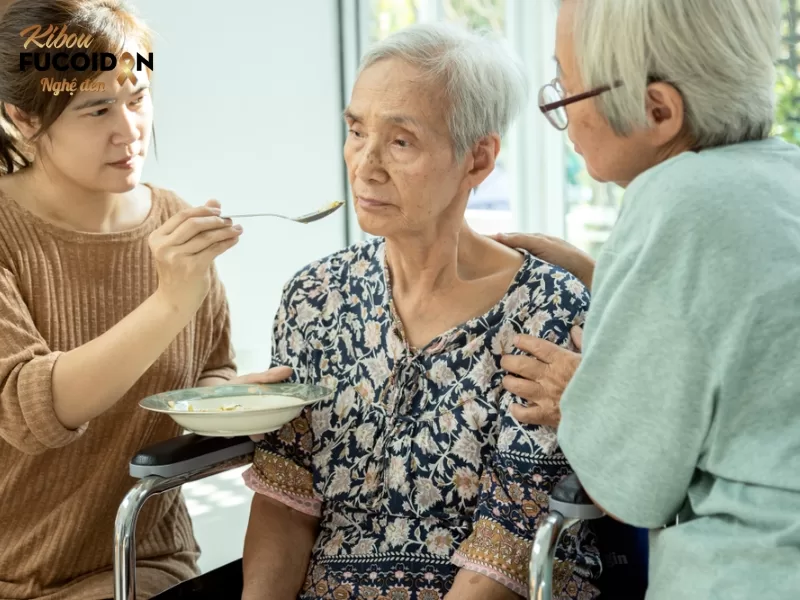 Hoạt động trao đổi chất thường diễn ra chậm lại ở giai đoạn cuối cuộc đời bệnh nhân khiến người bệnh không muốn ăn uống gì