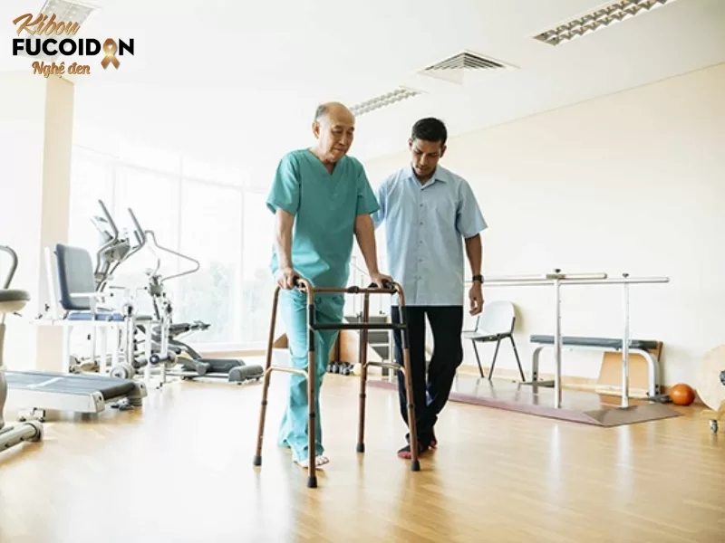 Từ A đến Z về Chăm sóc giảm nhẹ cho bệnh nhân ung thư Nhân viên vật lý trị liệu hỗ trợ phục hồi chức năng cho bệnh nhân