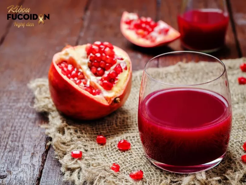 Nước ép lựu có đặc tính chống viêm, giúp giảm viêm trong cơ thể