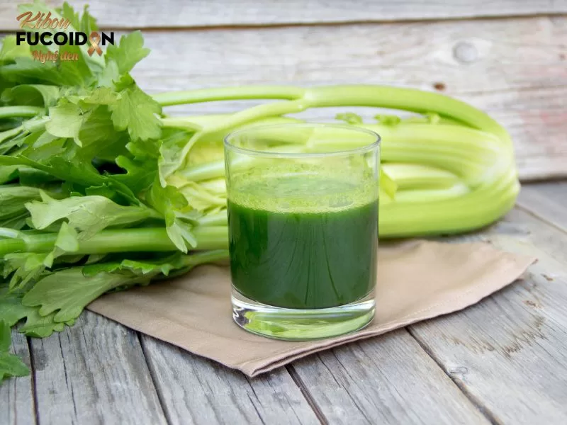 Một số bằng chứng cho thấy nước ép cần tây có thể giúp giảm tác dụng phụ của hóa trị liệu và xạ trị