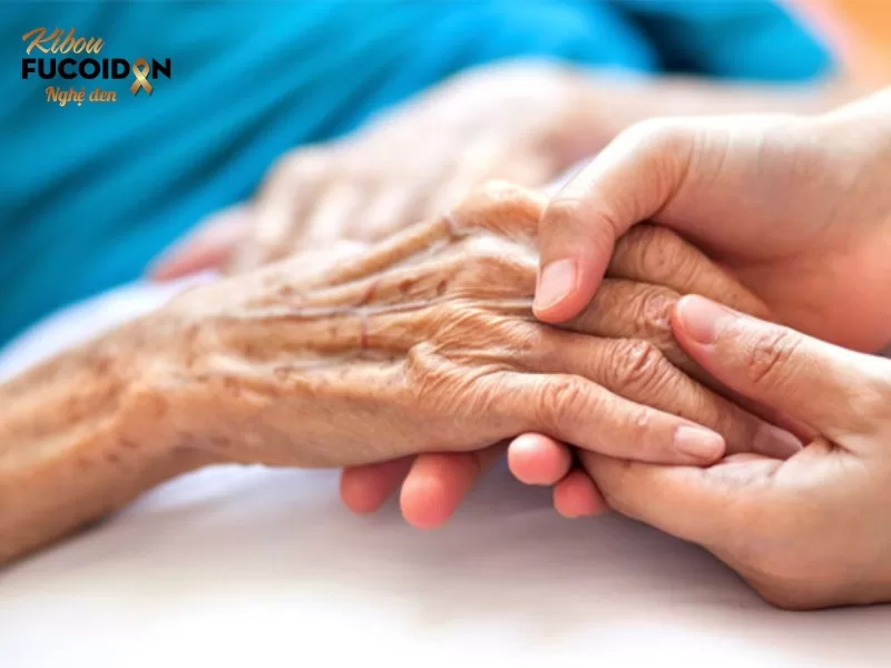 Da của bệnh nhân ung thư sắp qua đời thường nhợt nhạt, có các vết đốm