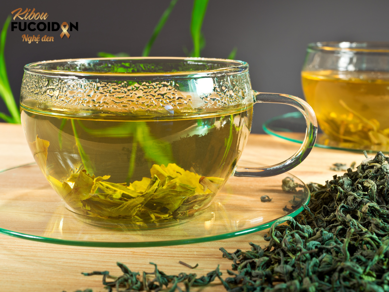 Uống gì để tiêu khối u, top 8 loại nước ép giúp tiêu khối u Trà xanh chứa nhóm polyphenol, đặc biệt là EGCG, có đặc tính chống oxy hóa mạnh mẽ,