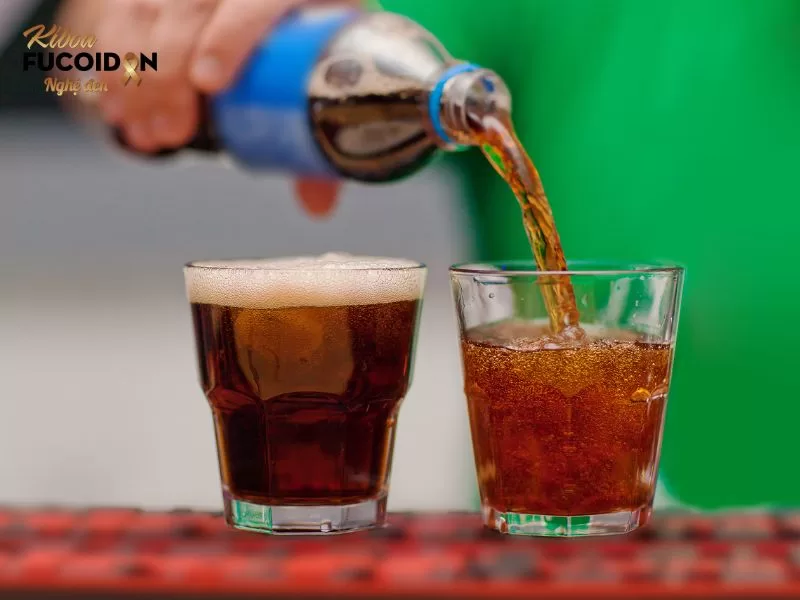 Giải đáp: Ung thư vòm họng nên ăn gì, kiêng gì? Nước ngọt có ga có thể gây tổn thương niêm mạc họng