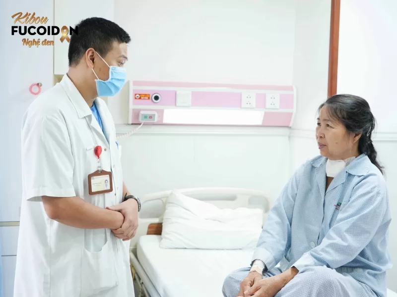 Theo dõi và tái khám định kỳ sau mổ giúp phát hiện và xử lý kịp thời những biến chứng có thể xảy ra