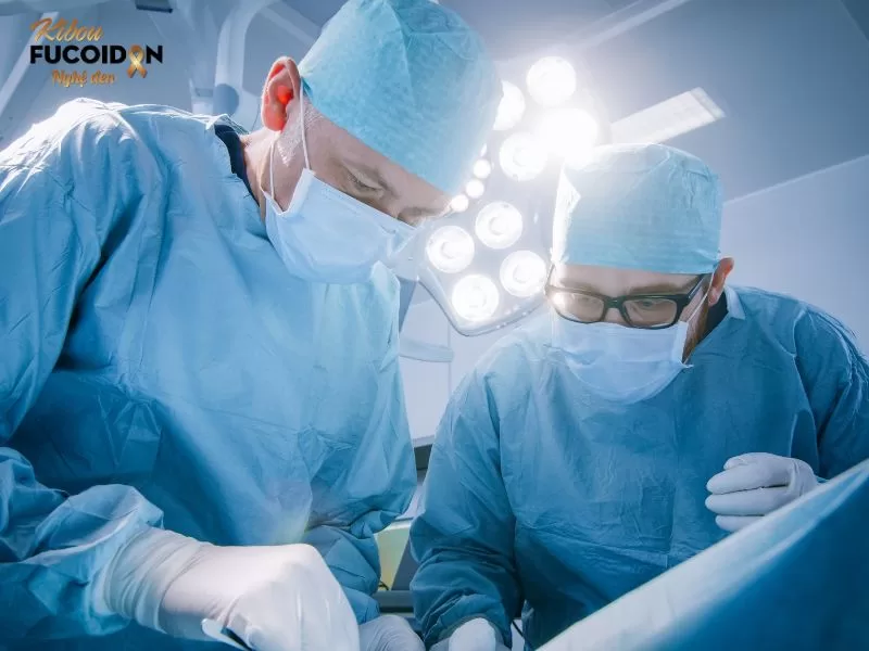 Phẫu thuật là phương pháp điều trị chính và thường hiệu quả nhất.
